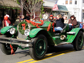 christmas-parade-car